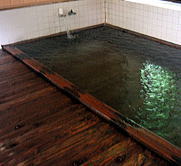 志張温泉元湯 湯船
